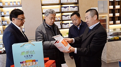 中國人民銀行黨委書記、中國銀保監(jiān)會(huì)主席郭樹清蒞臨公司調(diào)研產(chǎn)業(yè)化扶貧工作